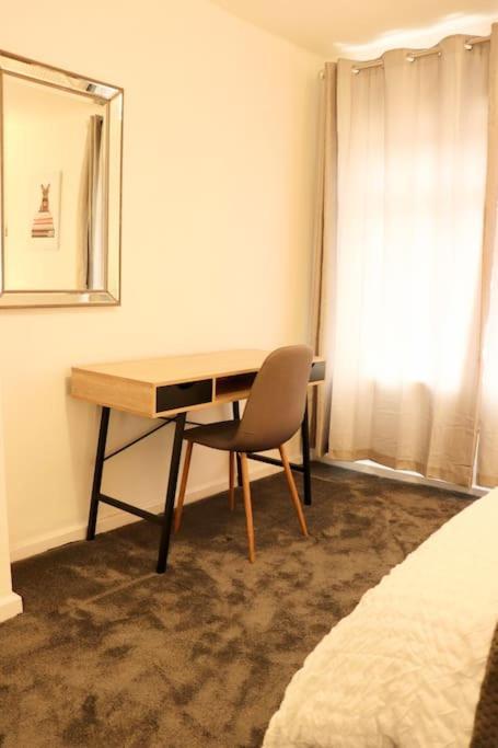 Charming 3 Bedroom Property Free Wifi & Parking Leeds  Exterior photo