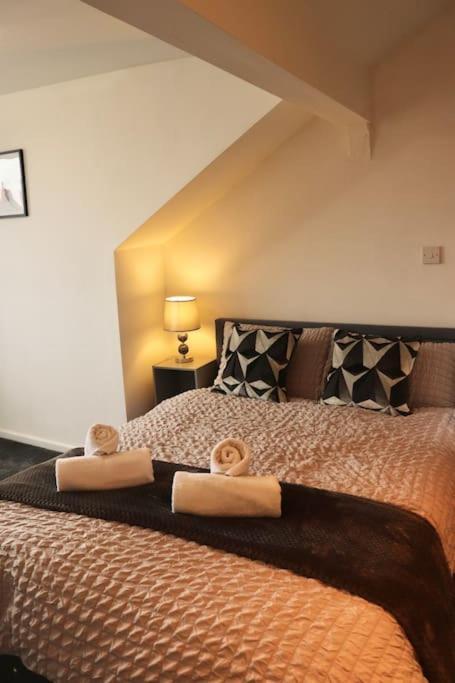 Charming 3 Bedroom Property Free Wifi & Parking Leeds  Exterior photo
