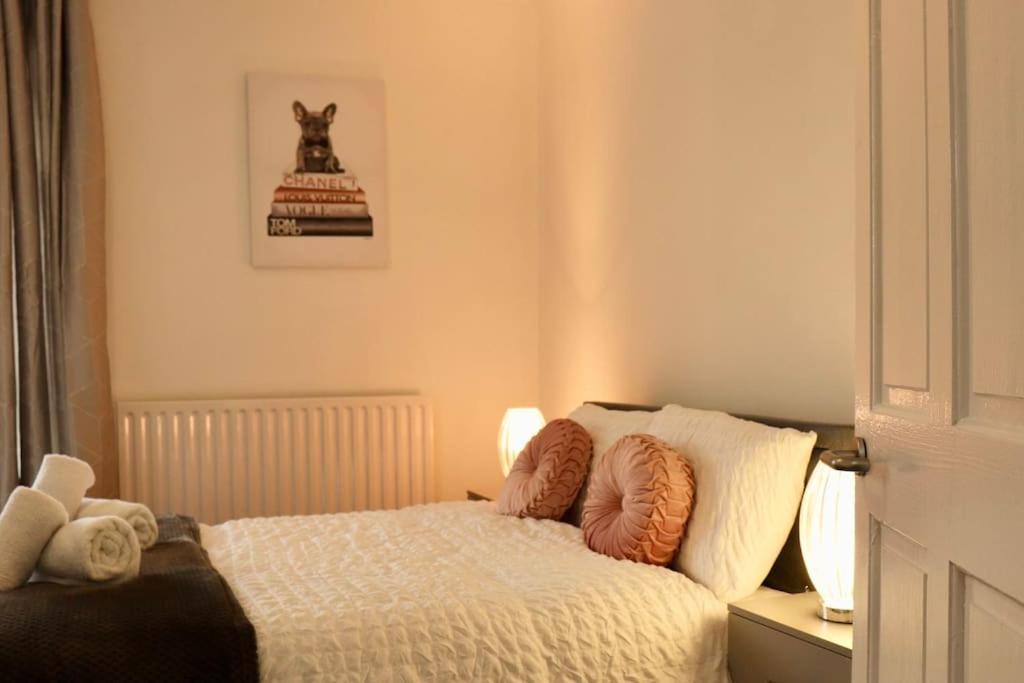 Charming 3 Bedroom Property Free Wifi & Parking Leeds  Exterior photo