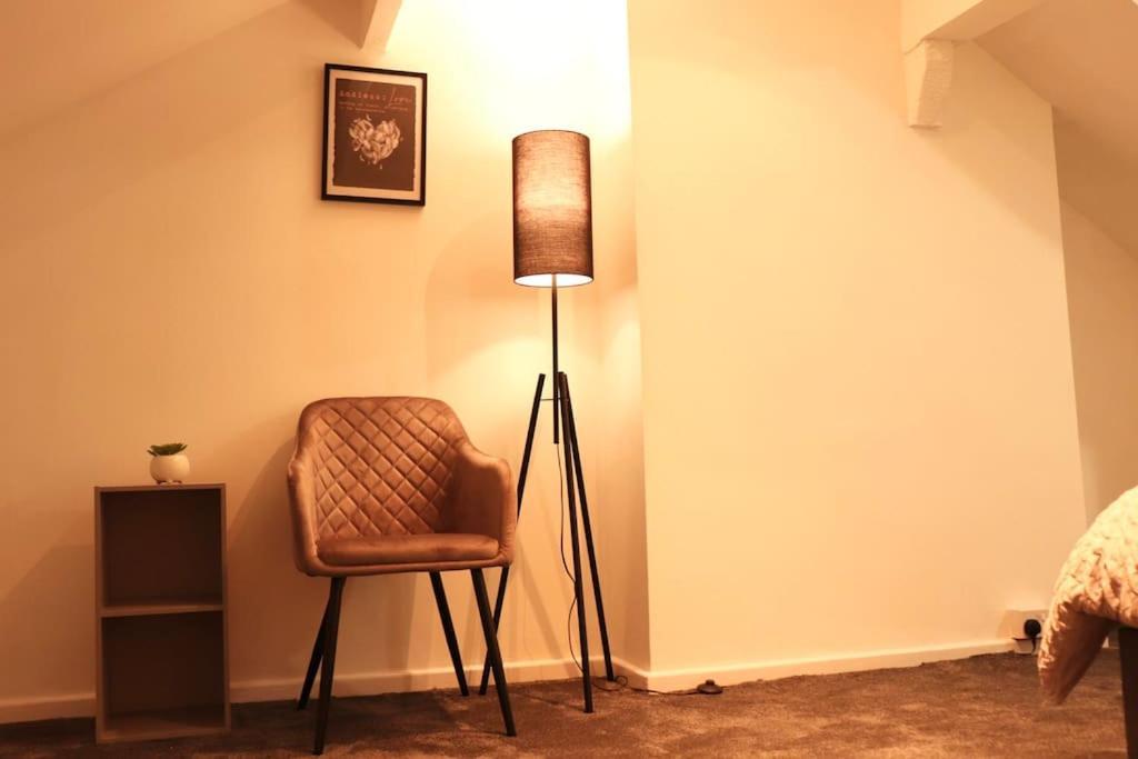 Charming 3 Bedroom Property Free Wifi & Parking Leeds  Exterior photo