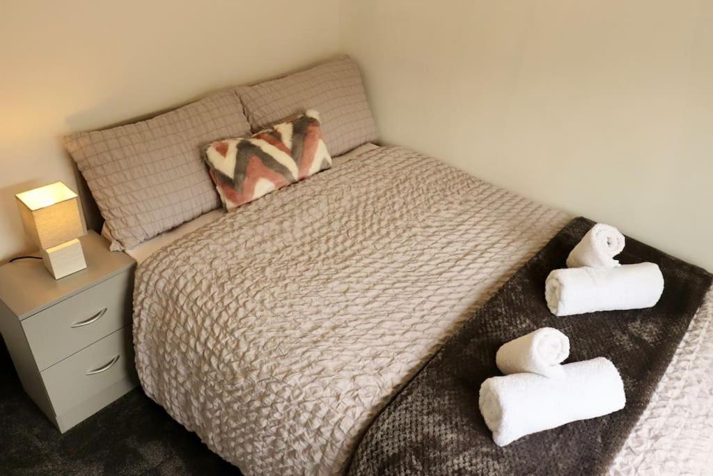 Charming 3 Bedroom Property Free Wifi & Parking Leeds  Exterior photo