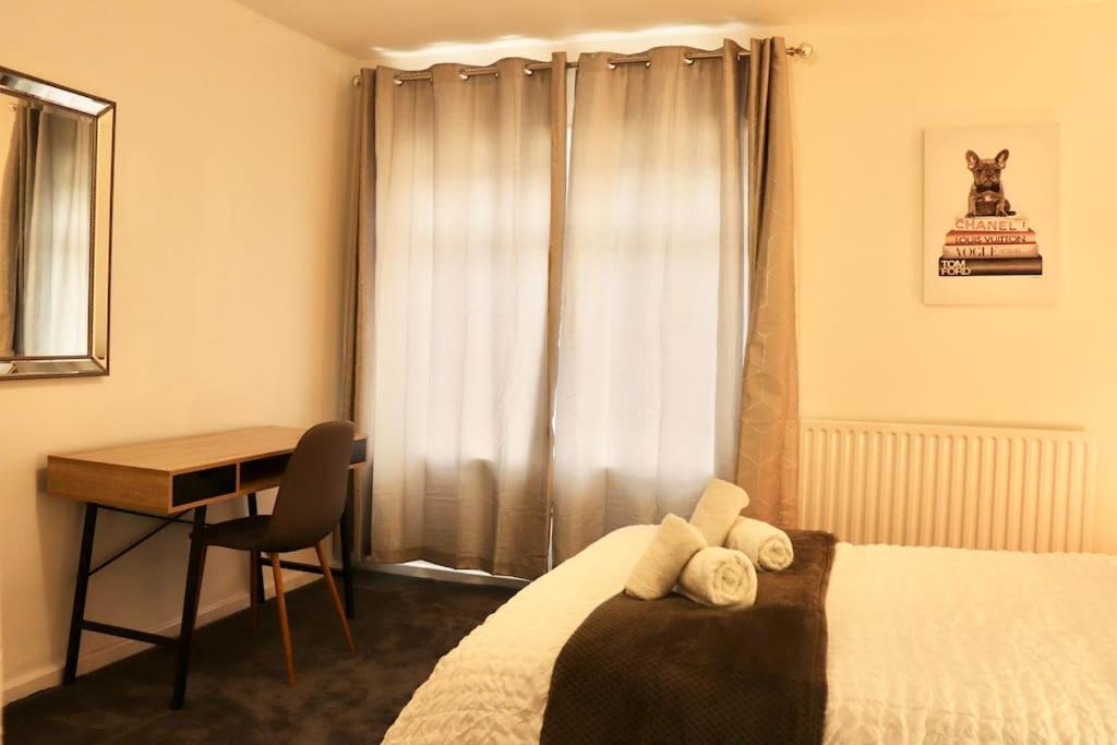 Charming 3 Bedroom Property Free Wifi & Parking Leeds  Exterior photo